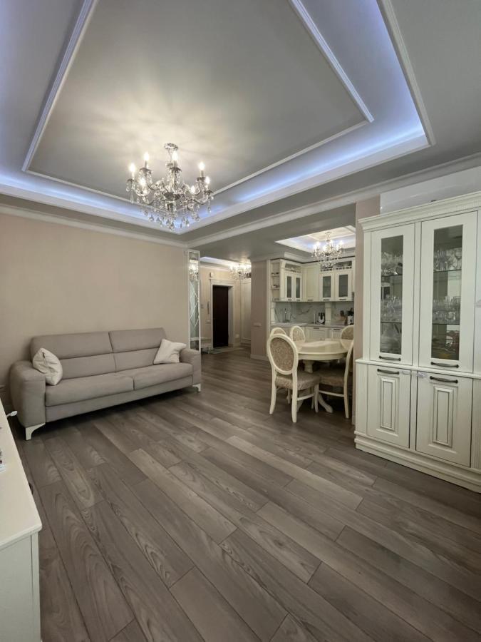 Apartament In The Center Of Chişinǎu Buitenkant foto